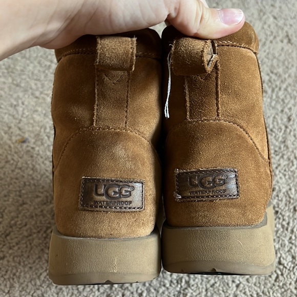 UGGS short - Picture 3 of 4